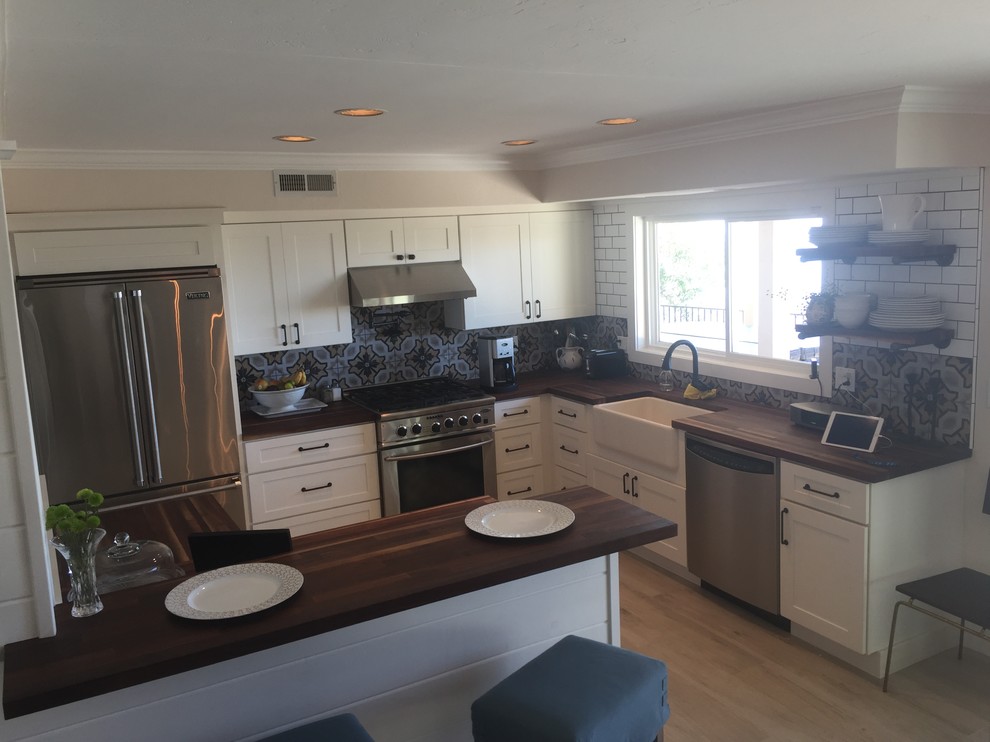 Transitional kitchen photo in Orange County