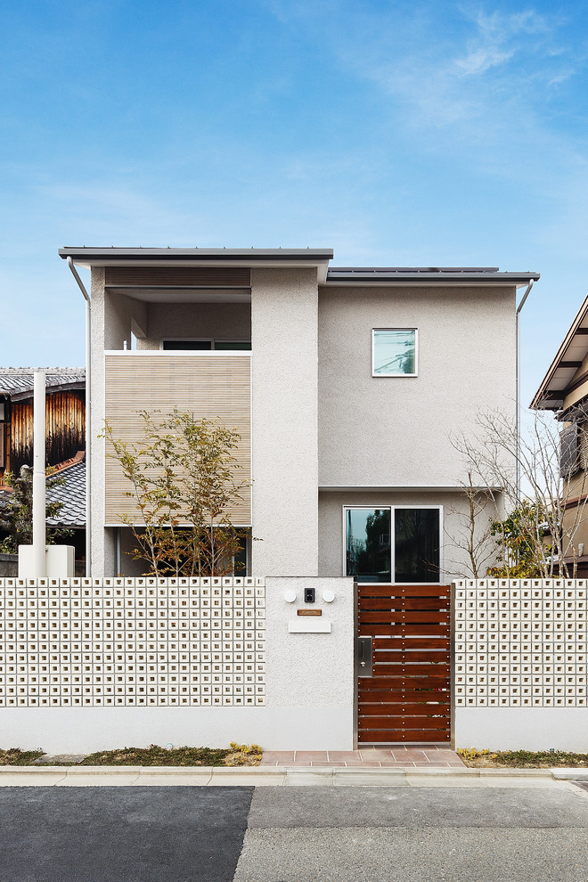 京都にあるコンテンポラリースタイルのおしゃれな家の外観の写真