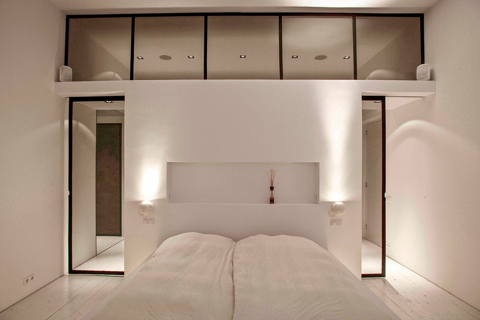 Inspiration for a contemporary bedroom remodel in Amsterdam