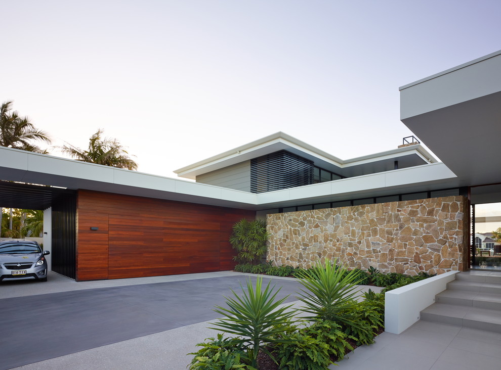 Photo of a midcentury entryway in Gold Coast - Tweed.