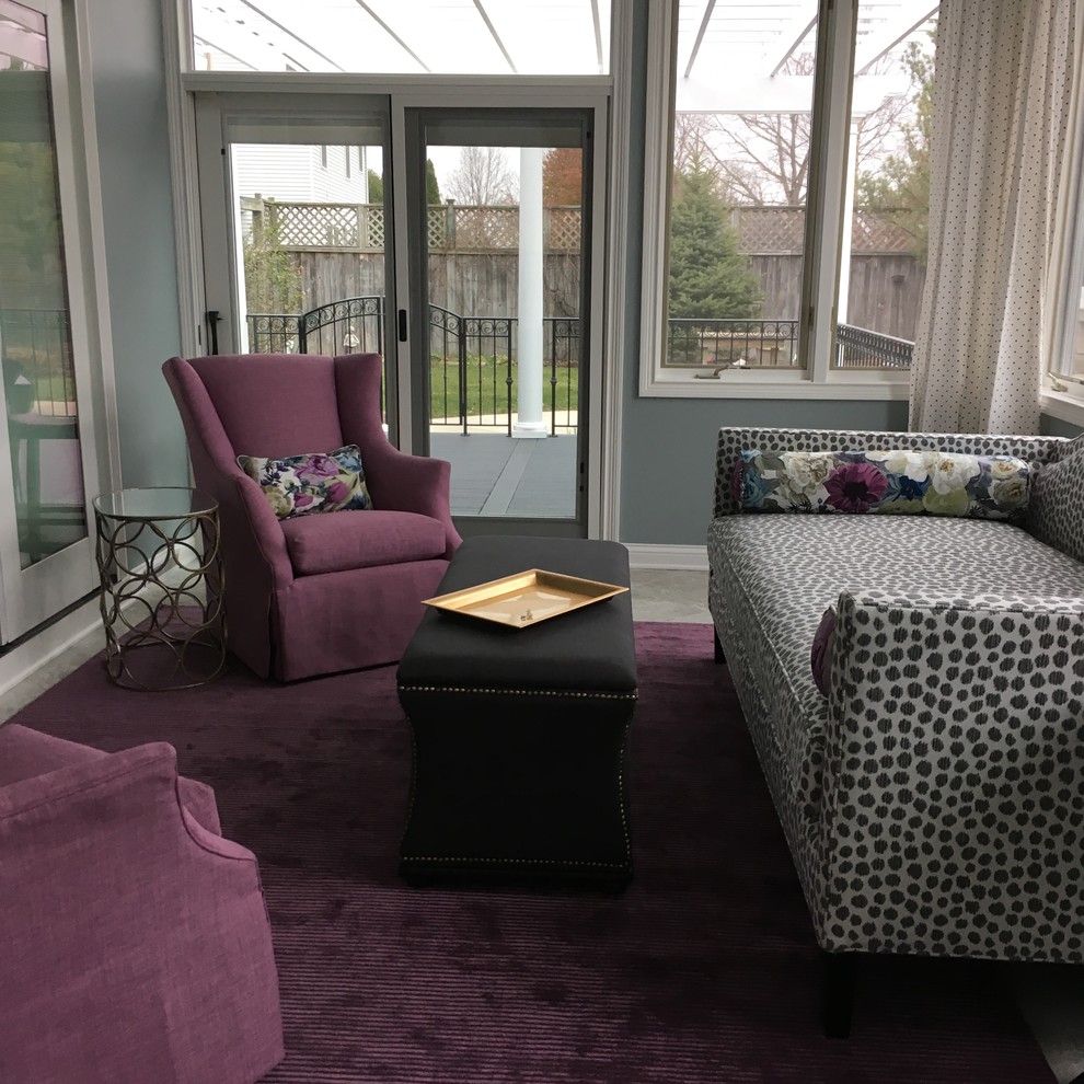 Home design - small transitional home design idea
