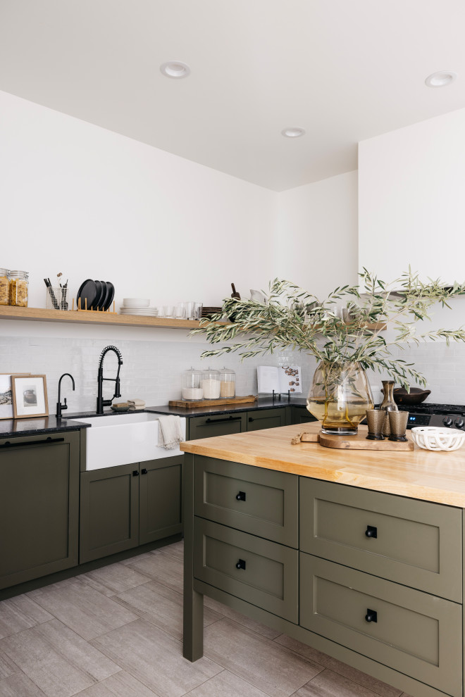 Transitional kitchen photo in Phoenix