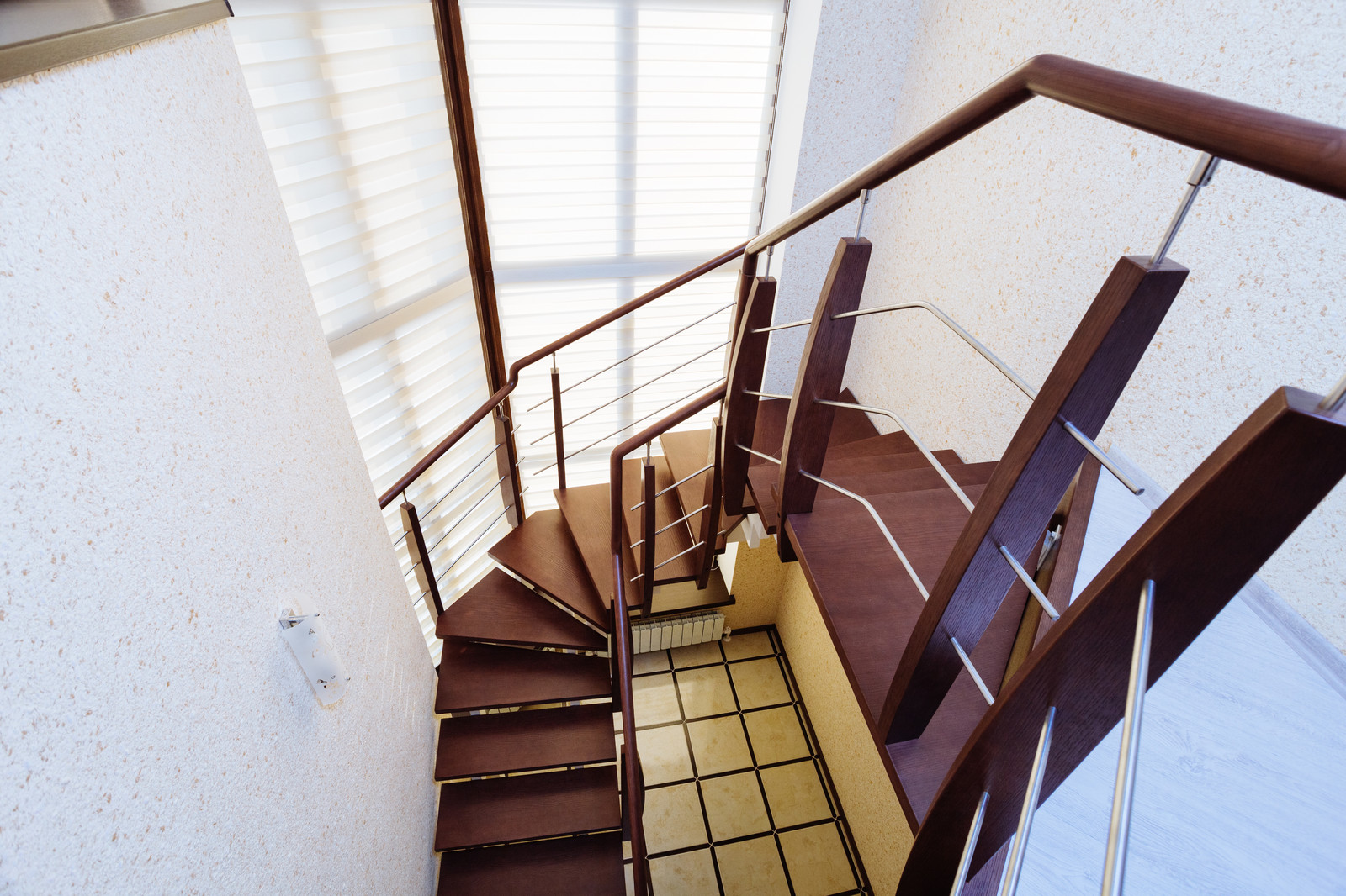 27. Лестница на двух металлических косоурах в г. Шумерля