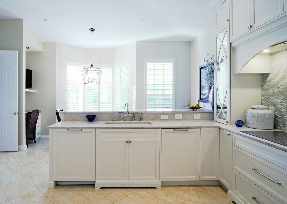 Kitchen - kitchen idea in Miami