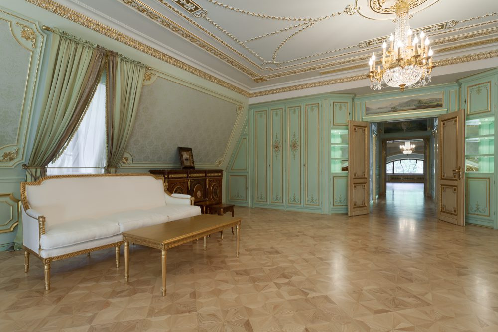 Спальня в мансарде загородного дома