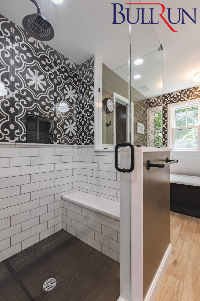 Идея дизайна: ванная комната среднего размера в стиле модернизм