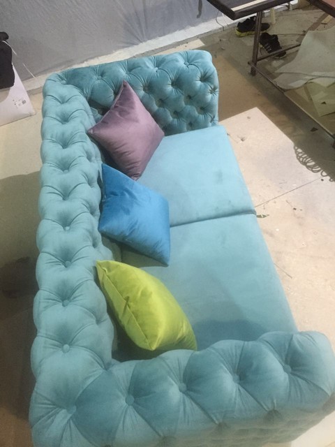 Дизайнерский диван в английском стиле