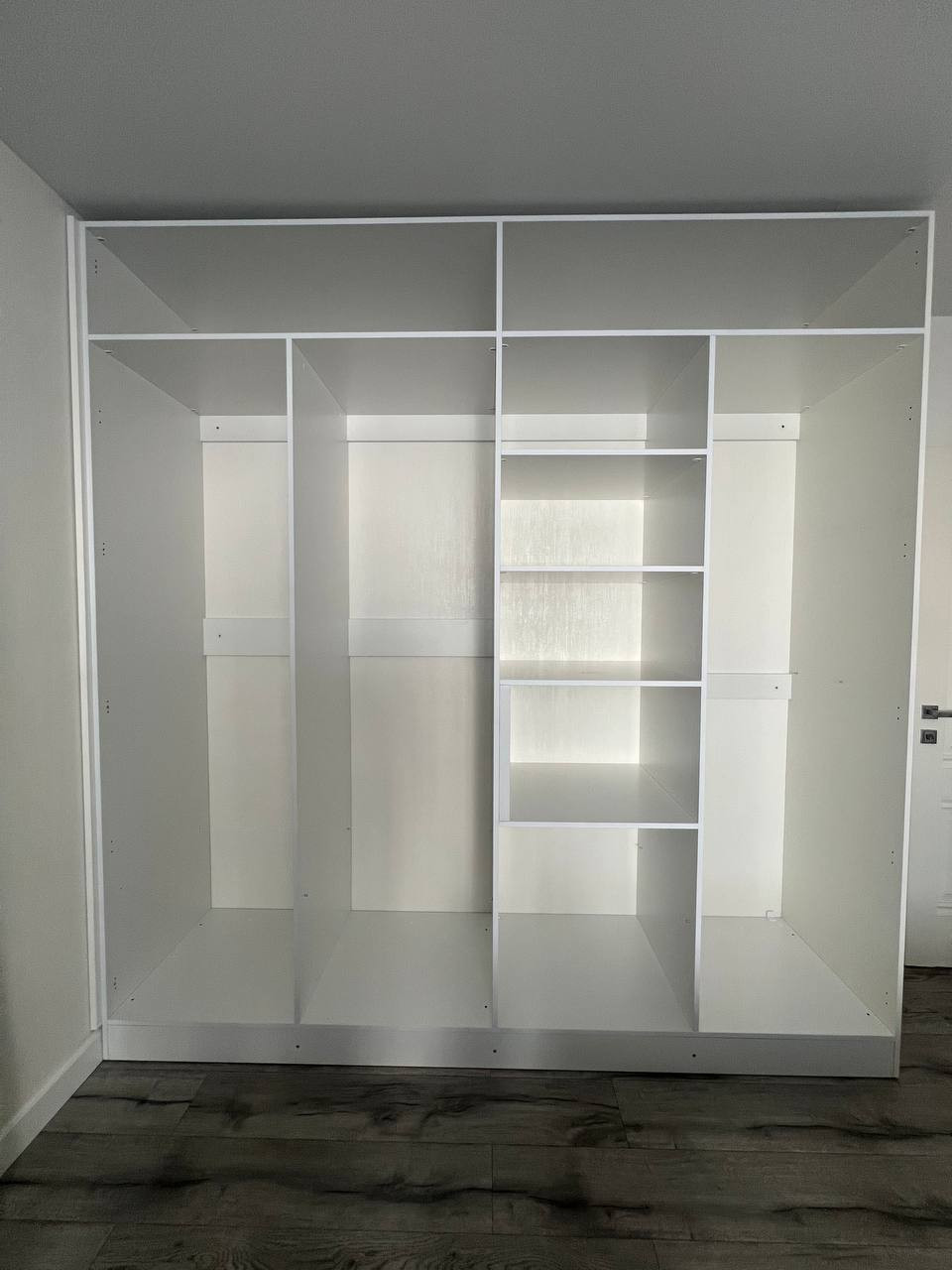 Стильный шкаф (сборка в деталях)