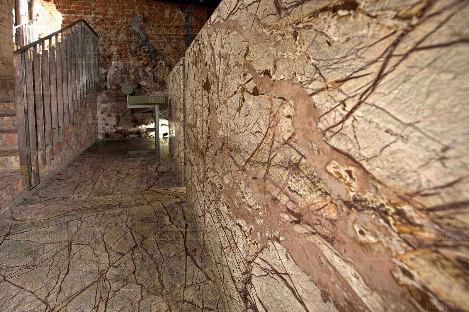 Использование мрамора в баре Hydra