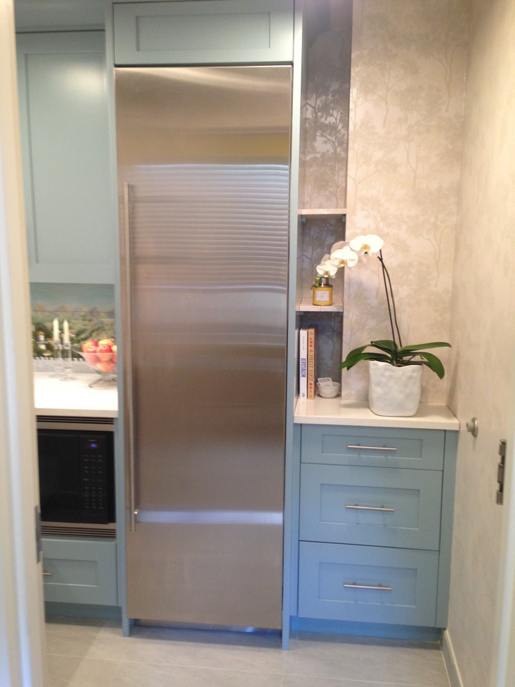 Example of a transitional home design design in New York