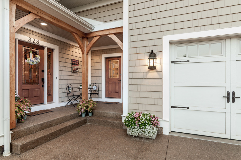 Inspiration for a rustic entryway remodel in Columbus