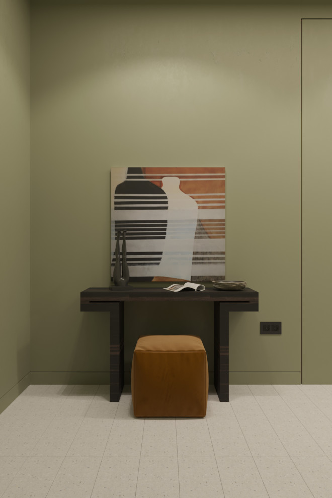 Яркая прохожая