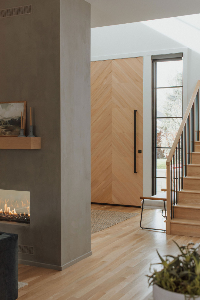 Transitional entryway photo in Denver