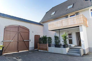 Altbau 2-Familienhaus Wiesbaden Delkenheim - Modern - Häuser