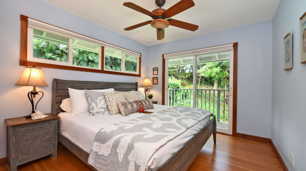 Inspiration for a coastal bedroom in Hawaii.