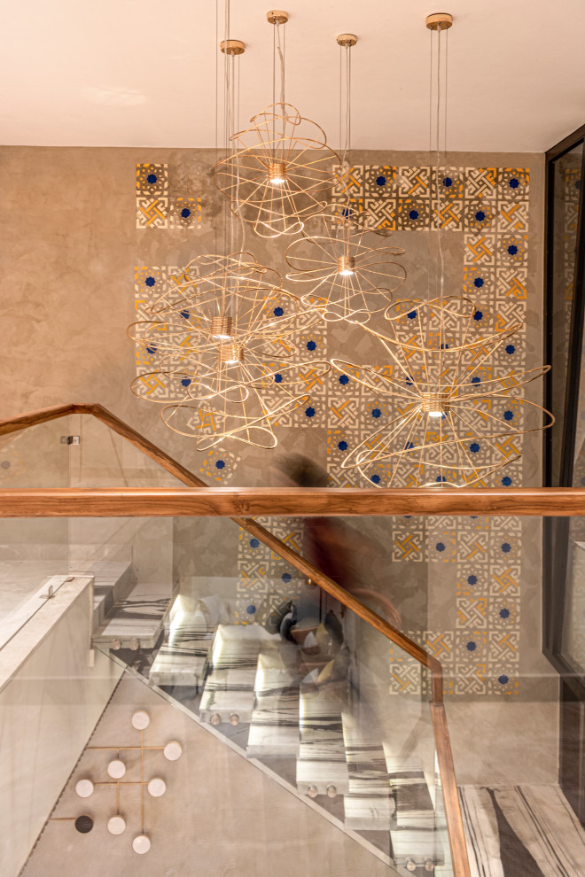 This is an example of a contemporary staircase in Delhi.
