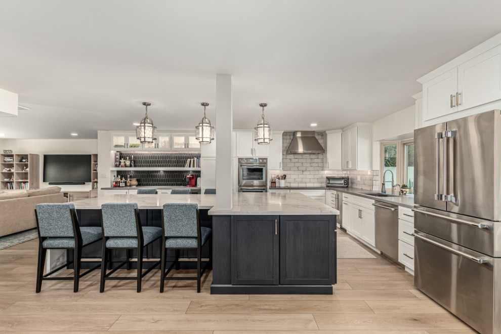 Example of a transitional kitchen design in Phoenix
