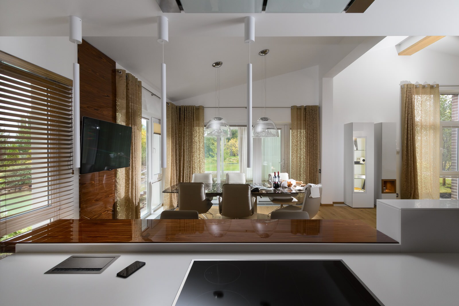 Дом у озера