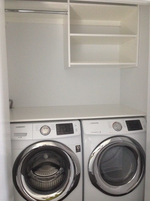 Inspiration for a contemporary laundry room in Vancouver.