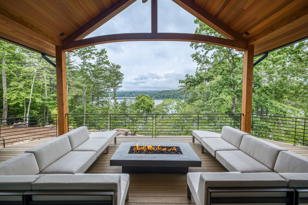 Deck - contemporary deck idea in Charlotte