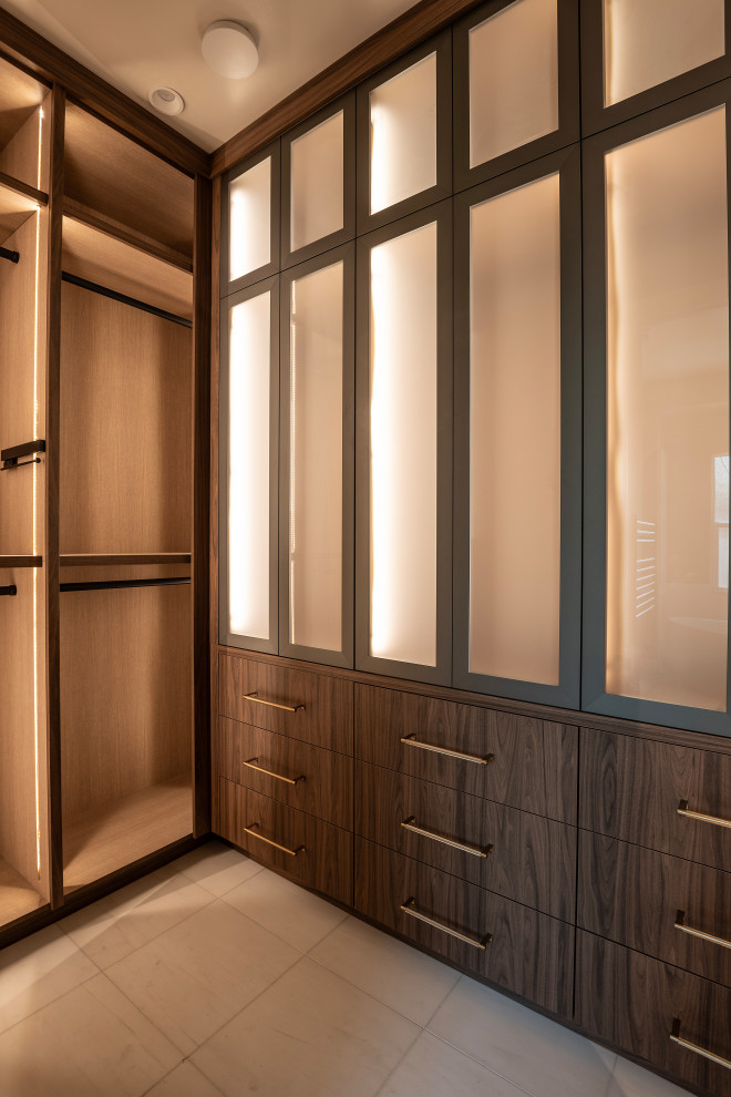 Closet - modern closet idea in Phoenix