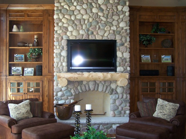 Great Room Stone Fireplace klassisk-vardagsrum