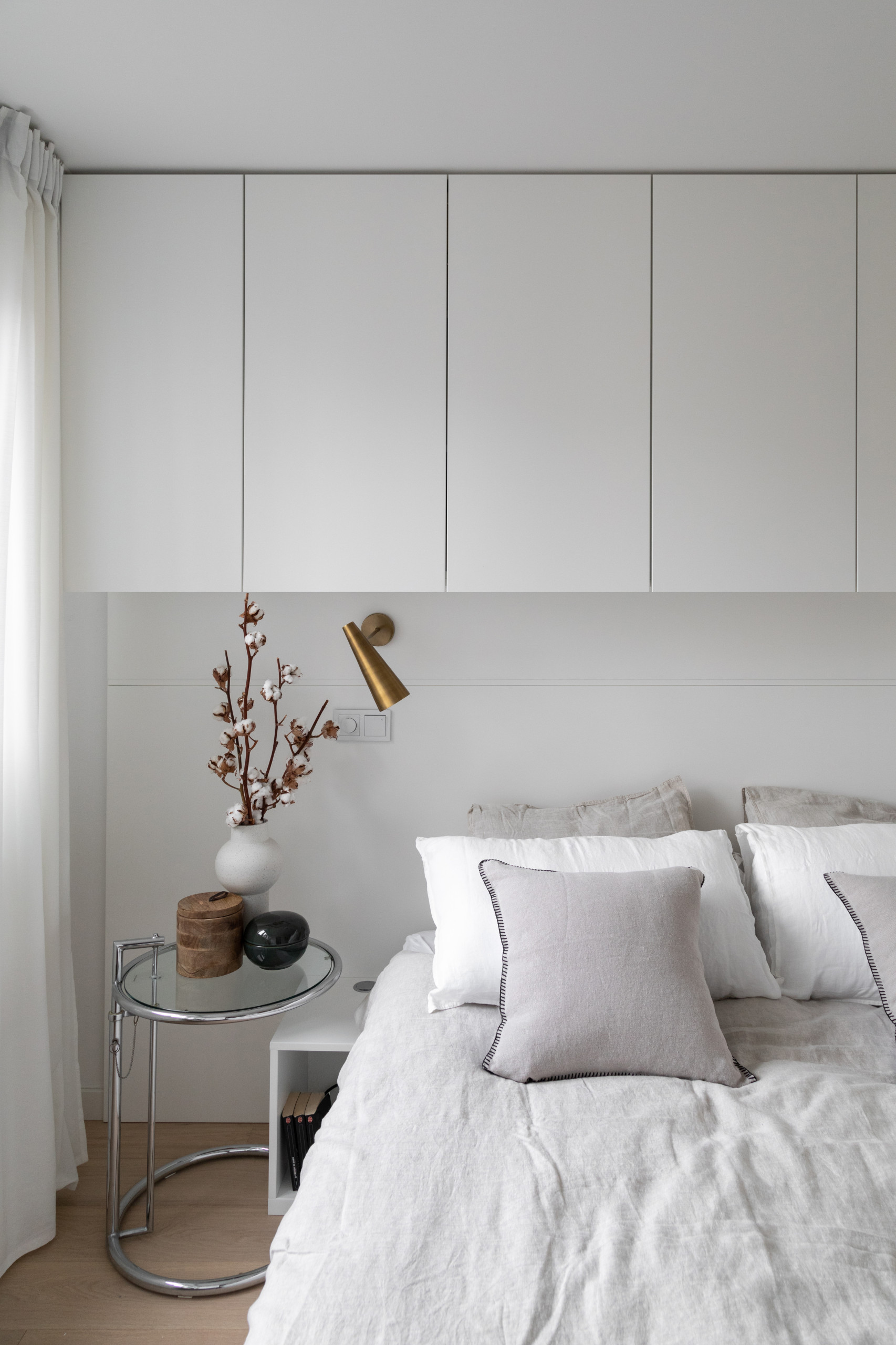 Camera da letto moderna bianca - Foto, Idee, Arredamento - Luglio 2023 |  Houzz IT