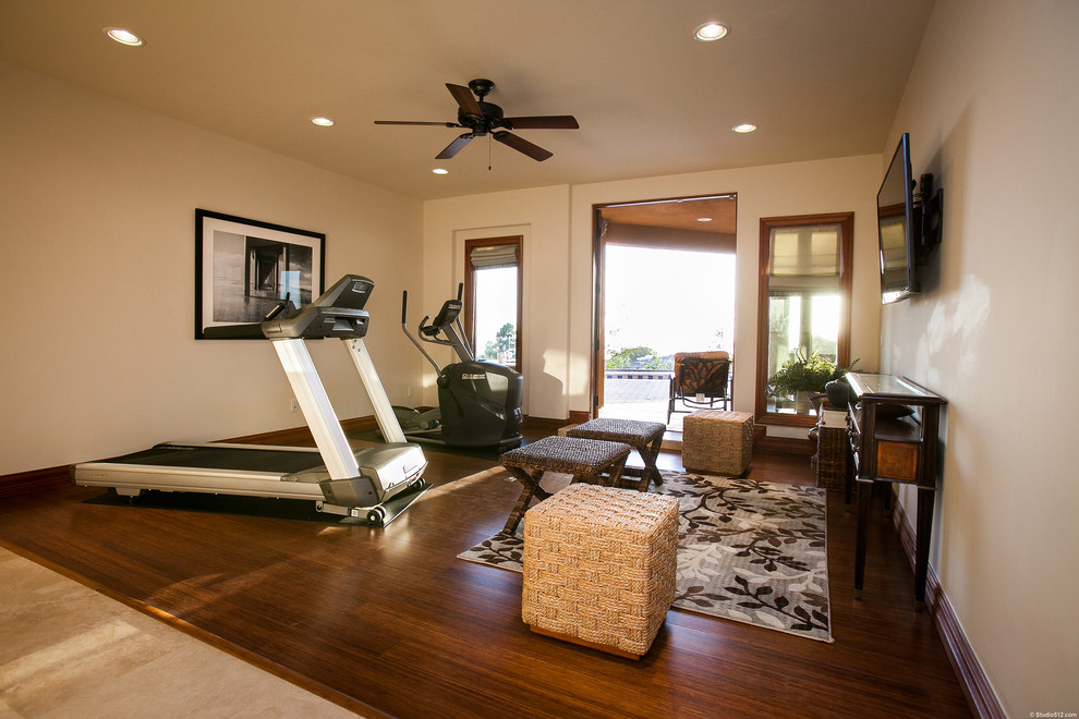 Design ideas for a traditional home gym in San Diego.