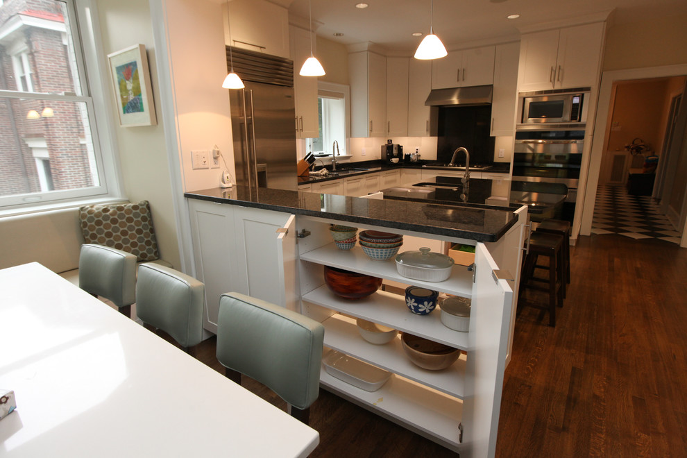 Kitchen - transitional kitchen idea