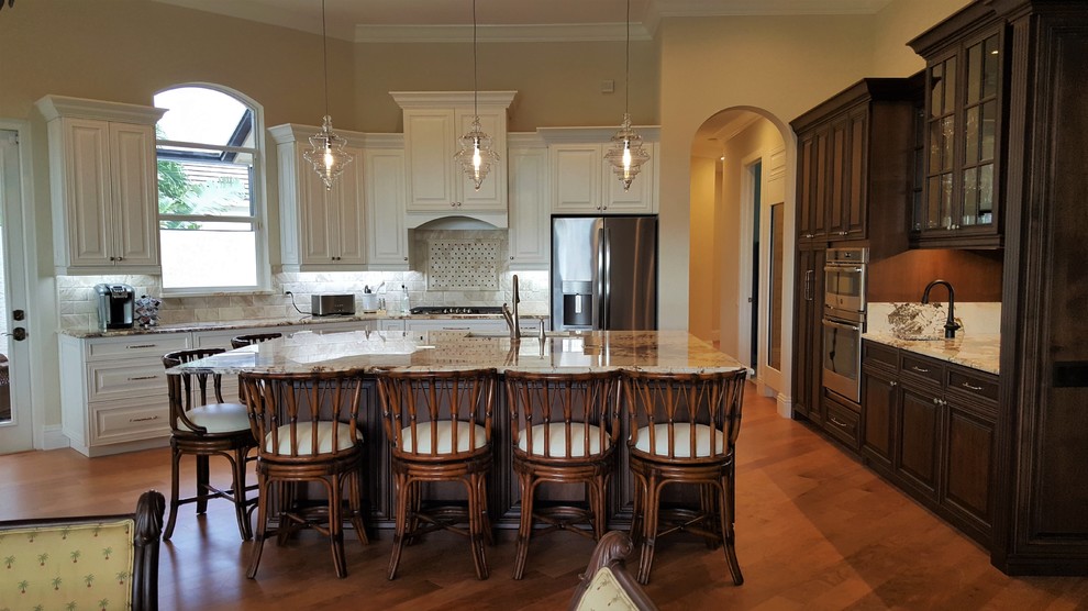 Transitional kitchen photo in Miami