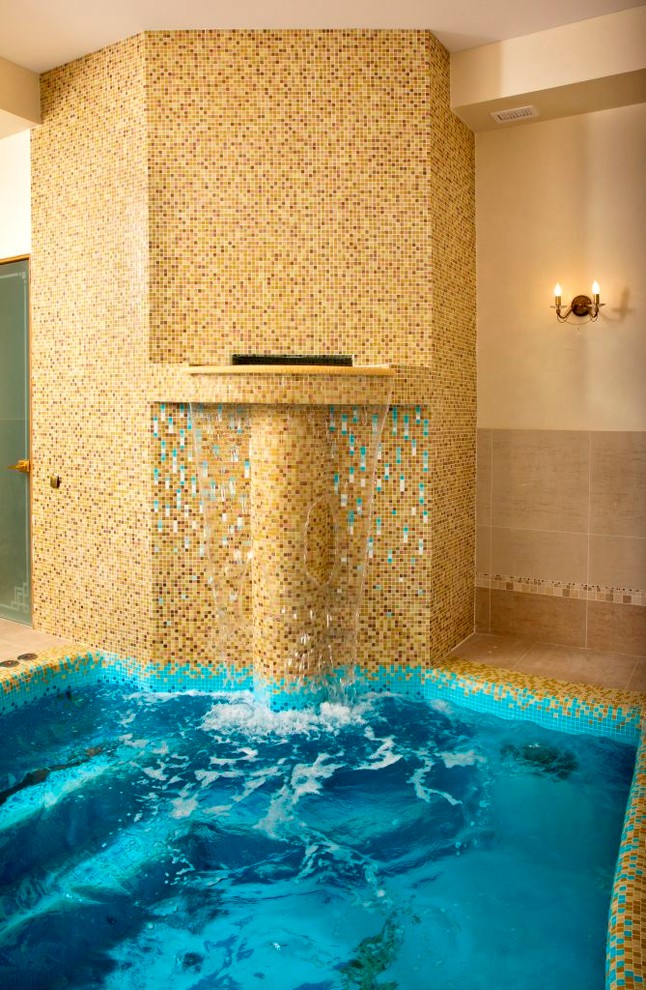 Бассейн в цокольном этаже жилого дома