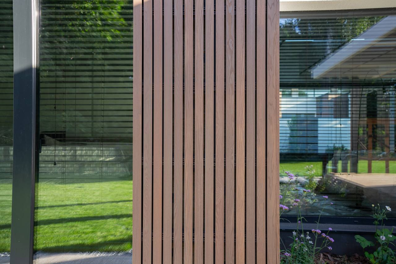 Реечный фасад из массива Термоясеня