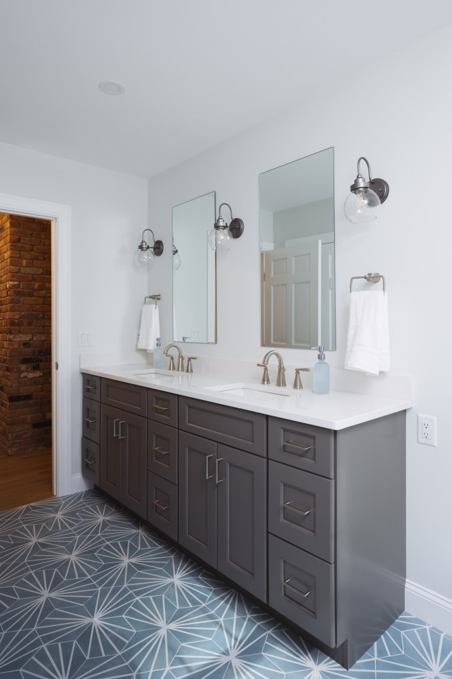 Transitional home design photo in Boston