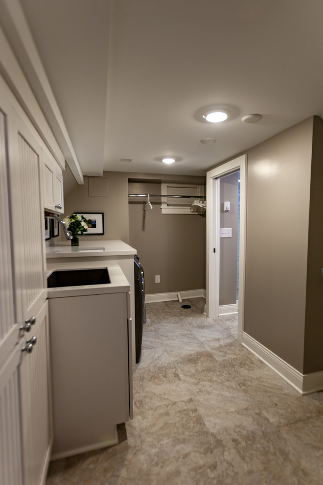 Photo of a traditional laundry room in Minneapolis.