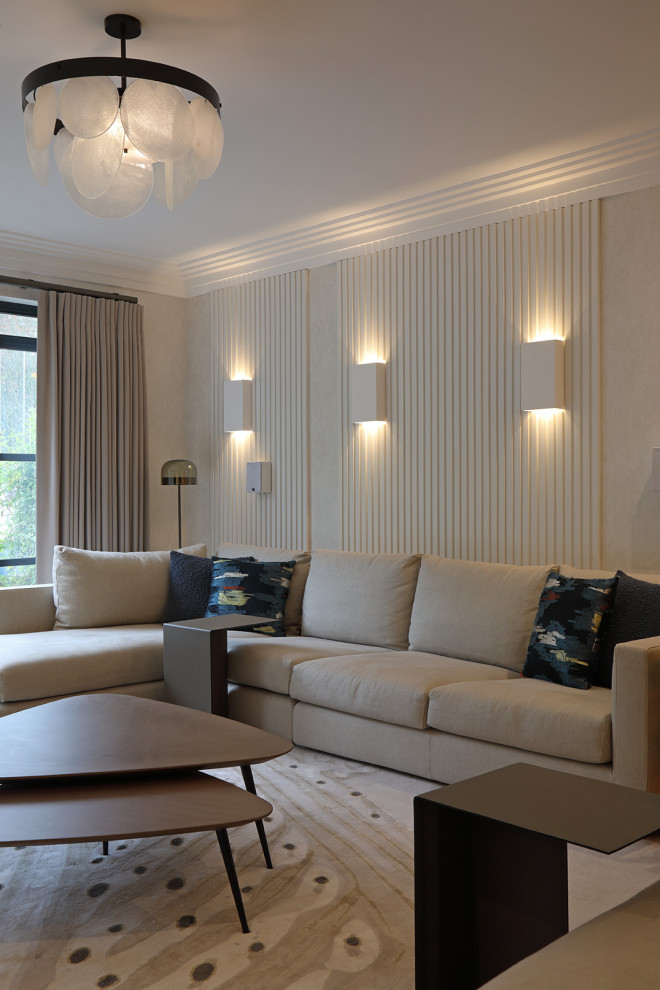 Пример оригинального дизайна: изолированная гостиная комната среднего размера в современном стиле с бежевыми стенами, ковровым покрытием и панелями на части стены