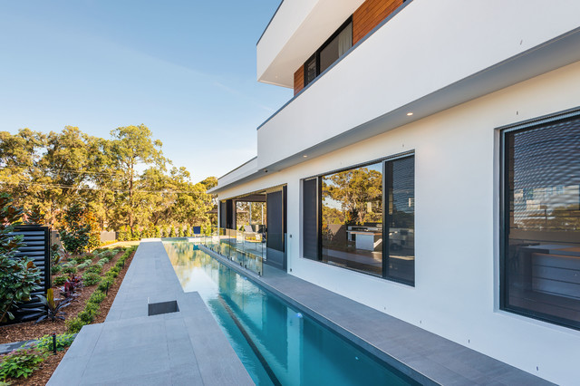 Frame Residence contemporaneo-piscina