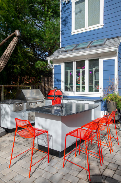 Colorful Danver Outdoor Kitchen in Falls Church trendy-koekken