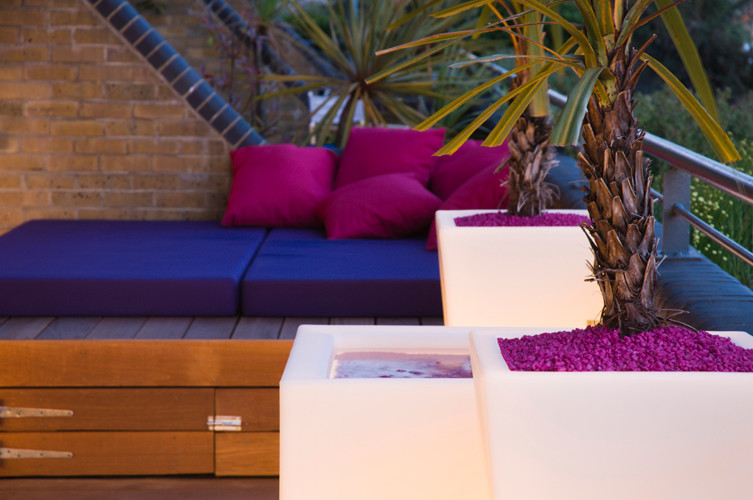 Design ideas for a small contemporary rooftop garden in London with decking.