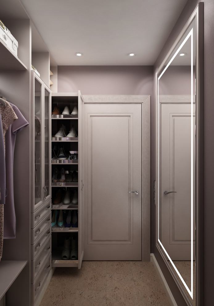 Под парусами. Гардеробная.