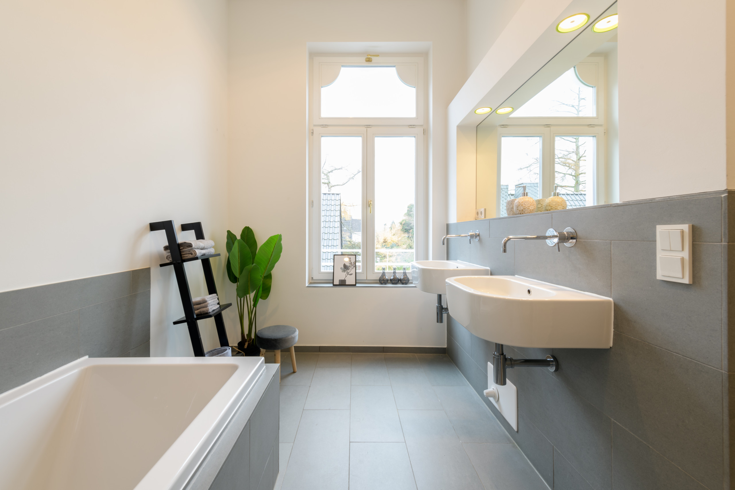 75 moderne badezimmer mit eckbadewanne ideen & bilder - august