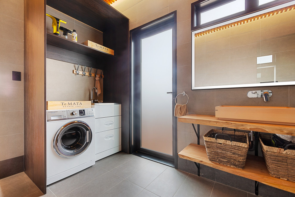 Inspiration for a small asian laundry room in Auckland.