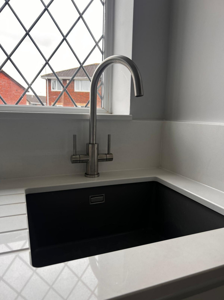 The Groby Kitchen - Goscote MTM Europe J Pull in White Gloss