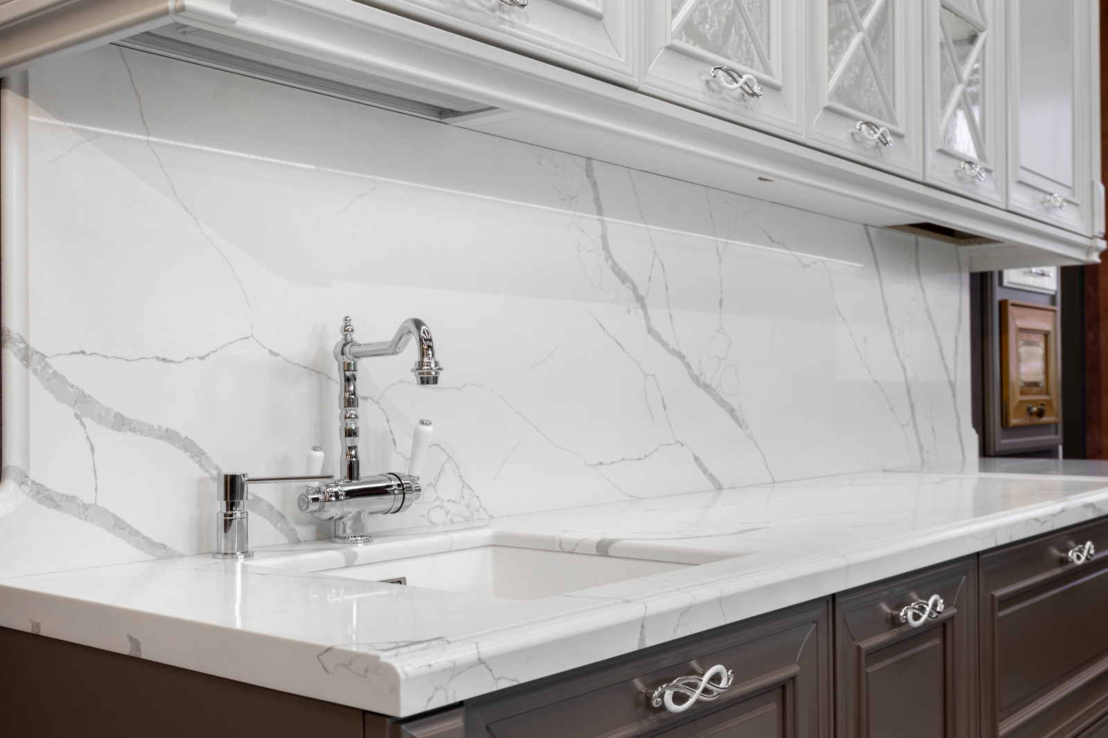 Кухня. Креатура-М. Technistone Crystal Calacatta Amnis