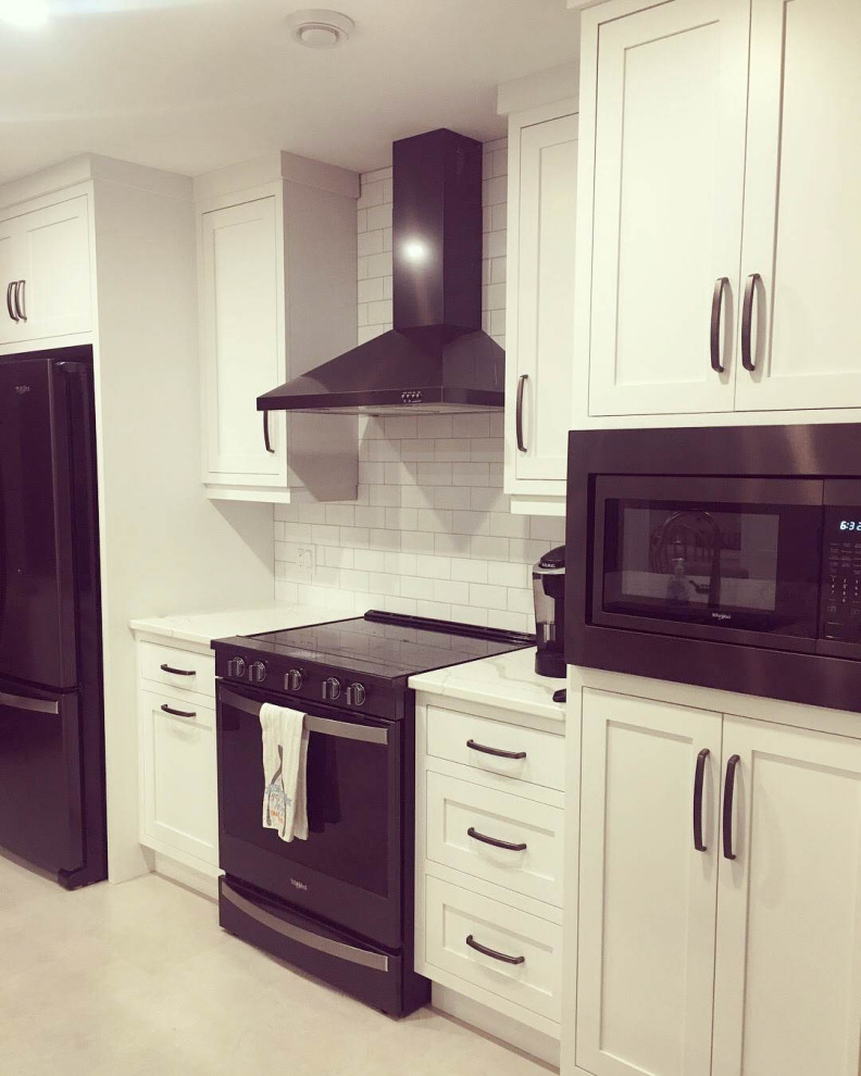 Eat-in kitchen - mid-sized transitional u-shaped porcelain tile and white floor eat-in kitchen idea with a farmhouse sink, shaker cabinets, white cabinets, quartzite countertops, white backsplash, subway tile backsplash, stainless steel appliances, an island and white countertops
