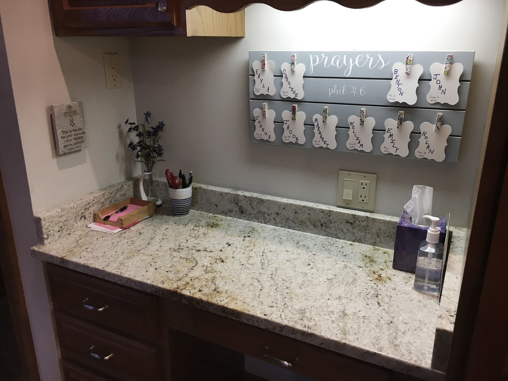 Eat-in kitchen - large transitional u-shaped medium tone wood floor eat-in kitchen idea with an undermount sink, raised-panel cabinets, medium tone wood cabinets, granite countertops, white backsplash, ceramic backsplash, stainless steel appliances and an island