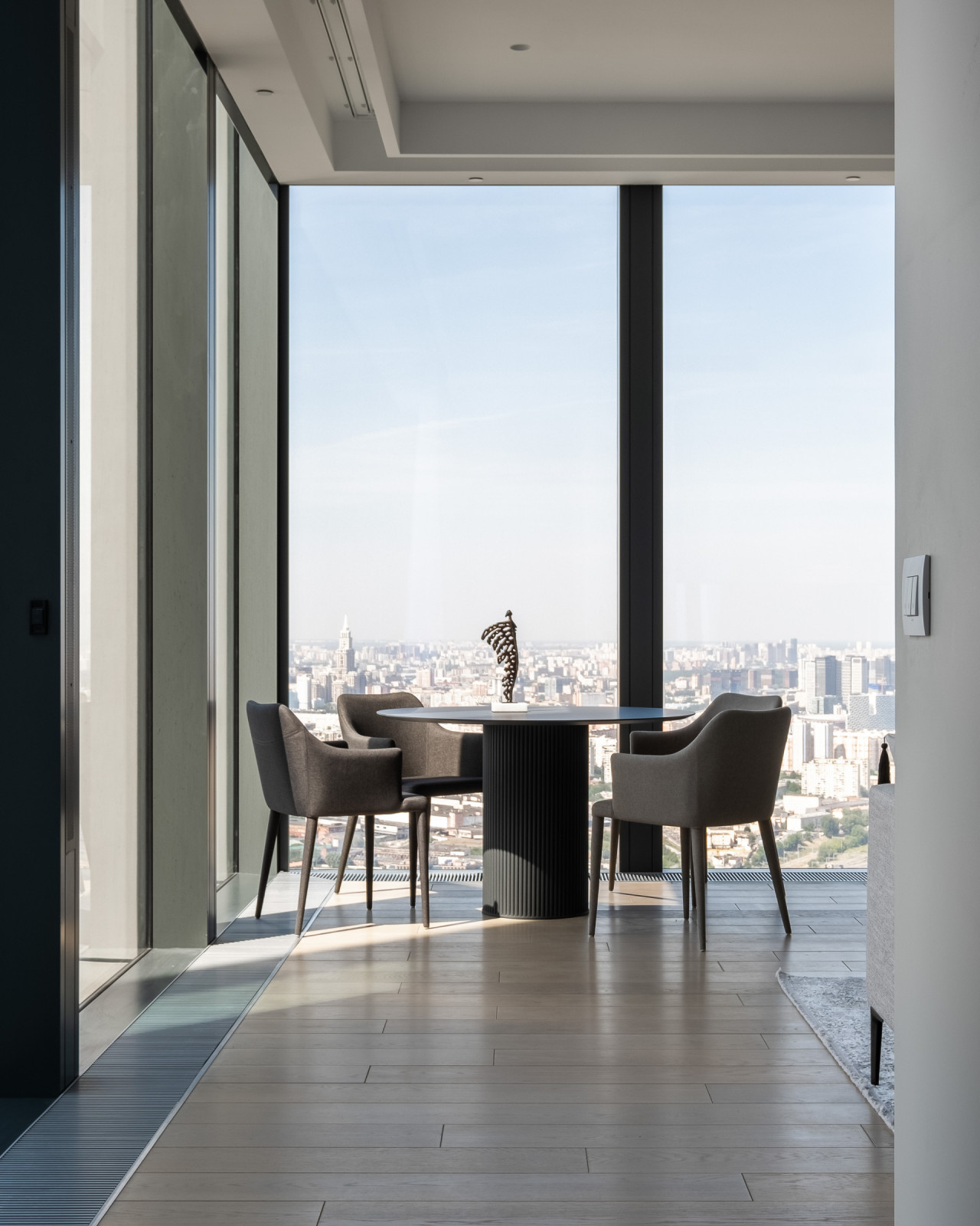 Дизайн интерьера апартаментов в Neva Towers, Москва-Сити (100 м2)