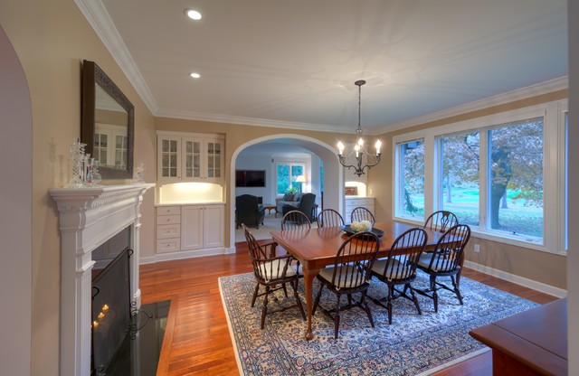 New Home: Ann Arbor Hills klassisch-modern-esszimmer