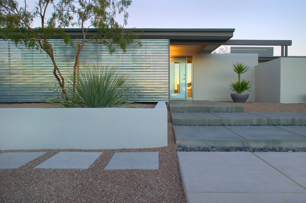 Inspiration for a modern one-storey exterior in Phoenix.