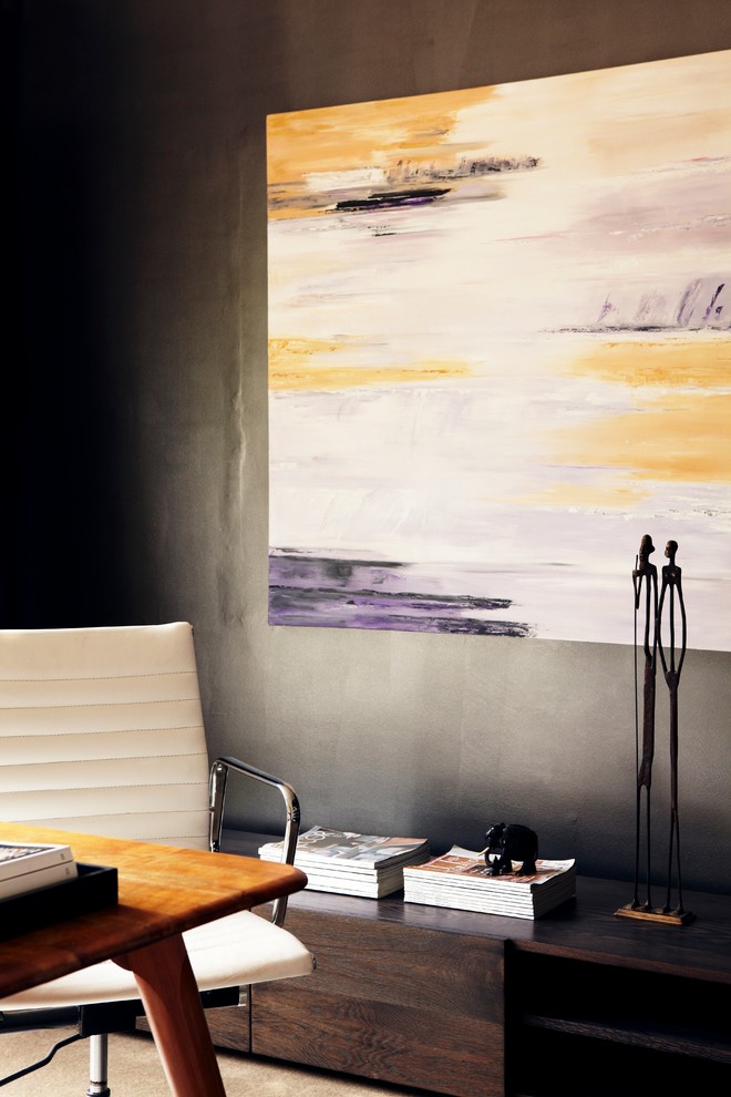 Photo of a midcentury home office in Melbourne.