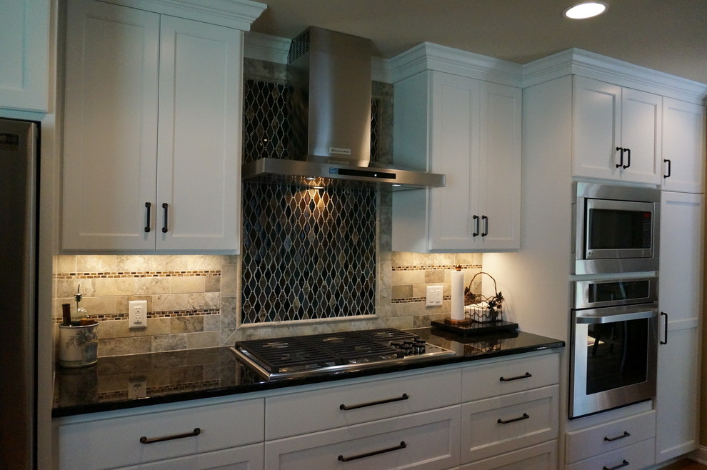 Inspiration for a transitional kitchen remodel in Minneapolis